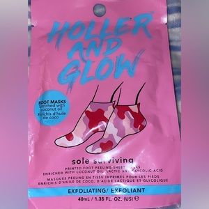 Holler and Glow exfoliating foot masks✨🍒